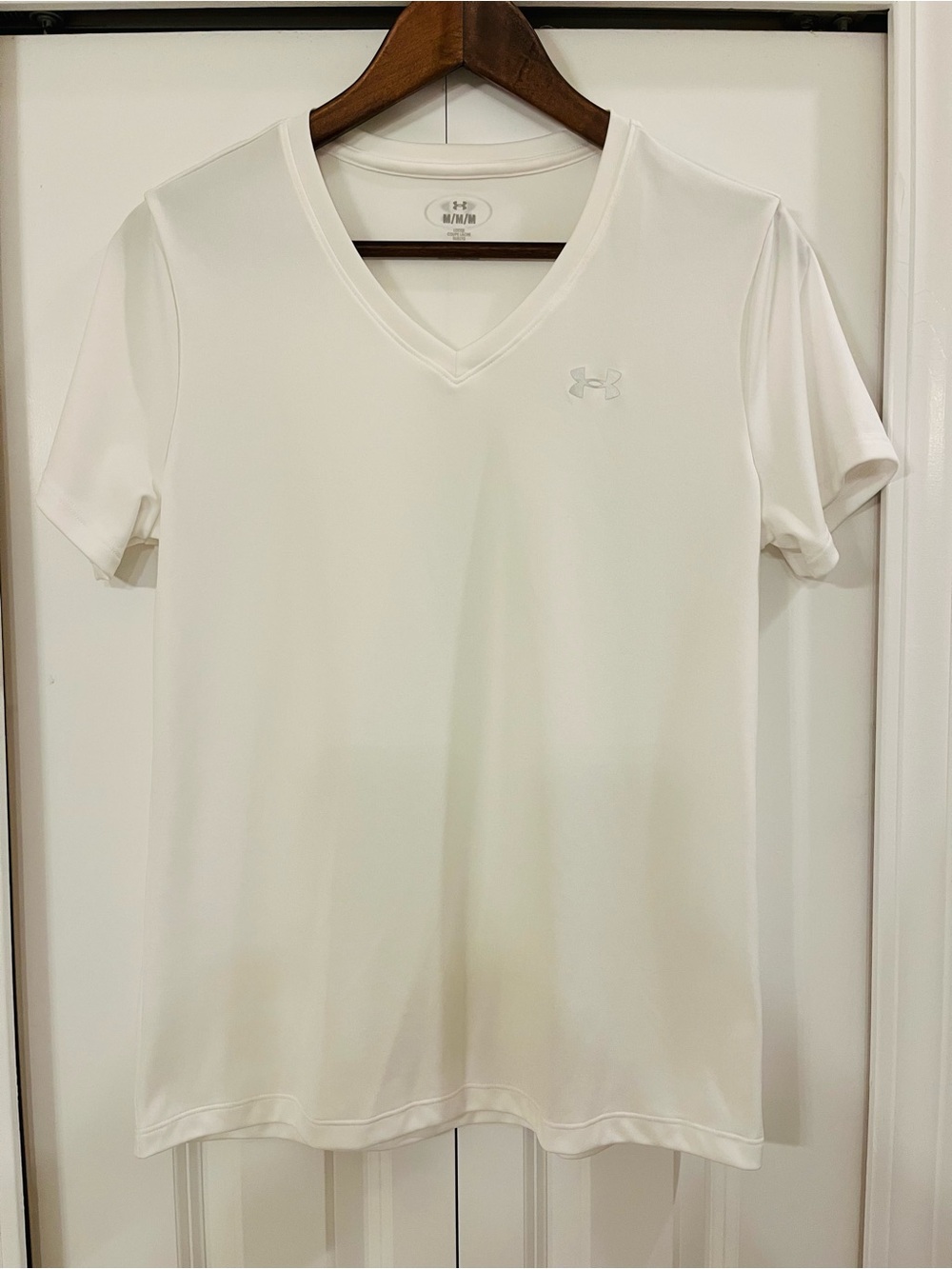 Under Armour Women's White V-Neck Short Sleeve Performance Tee